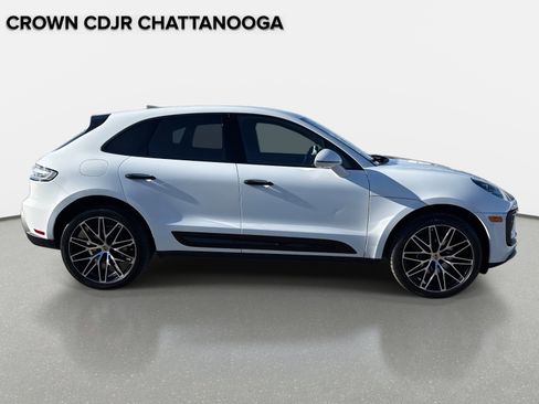 Used 2024 Porsche Macan image 3