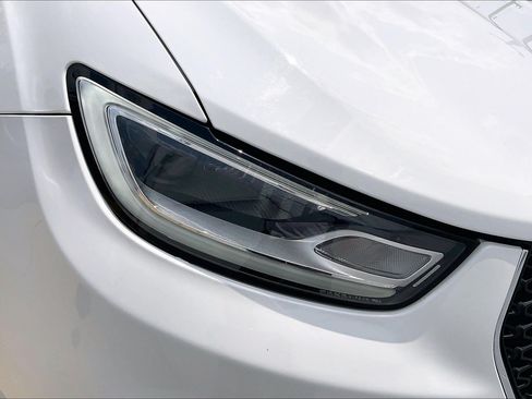 Used 2024 Chrysler Pacifica Touring-L FWD image 32
