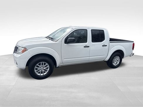 Used 2016 Nissan Frontier SV image 2