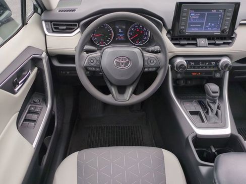 Used 2022 Toyota RAV4 XLE w/ Convenience Package image 16