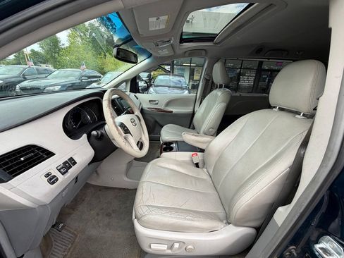 Used 2012 Toyota Sienna XLE FWD image 16