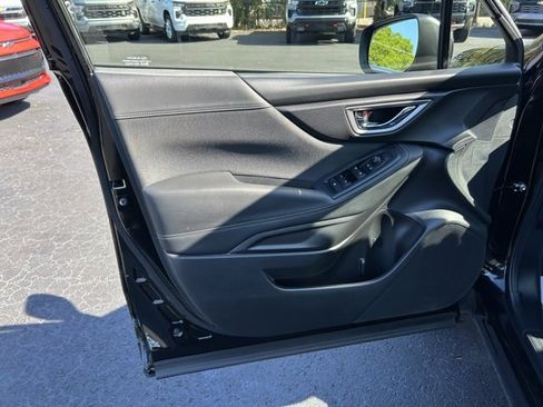 Used 2023 Subaru Forester Premium image 12