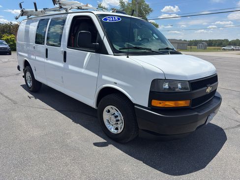 Used 2018 Chevrolet Express 2500 w/ Driver Convenience Package RWD image 6