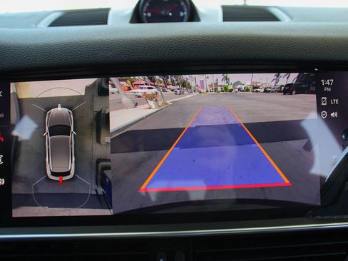 Used 2023 Porsche Cayenne Platinum Edition image 33