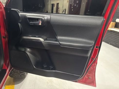 Used 2020 Toyota Tacoma TRD Off-Road image 28