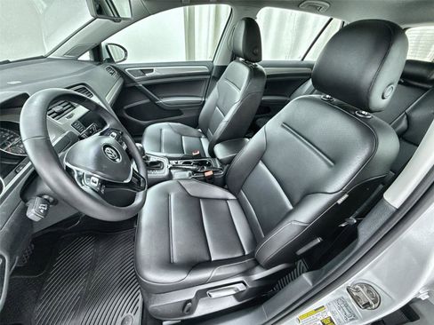 Used 2016 Volkswagen Golf SE image 17
