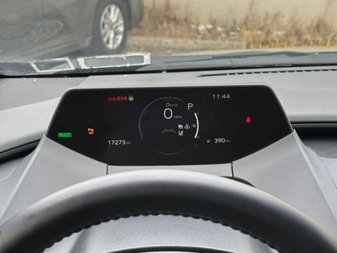 Used 2025 Toyota Prius LE image 32