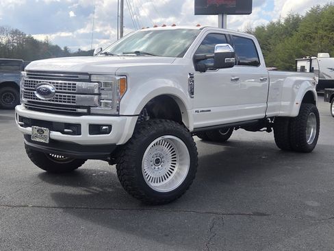 Used 2017 Ford F450 Platinum w/ Platinum Ultimate Package image 25