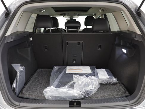 New 2026 Volkswagen Taos SEL image 18