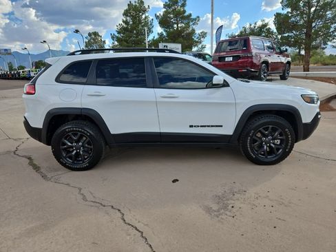 Used 2020 Jeep Cherokee Latitude AWD/4WD image 4