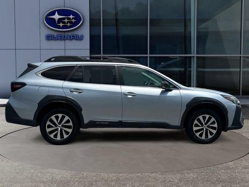 Used 2023 Subaru Outback Premium AWD/4WD image 9