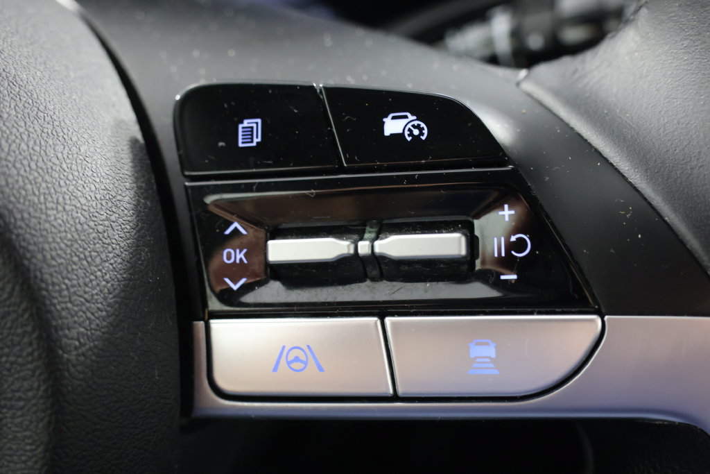 Used 2025 Hyundai Elantra SEL FWD image 12