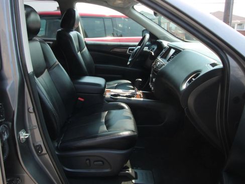 Used 2020 Nissan Pathfinder Platinum FWD image 10