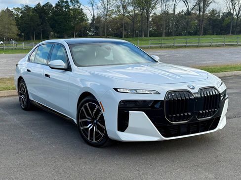 Used 2025 BMW 760i xDrive w/ Executive Package image 1