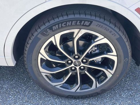 New 2026 Lincoln Nautilus Reserve AWD/4WD image 9