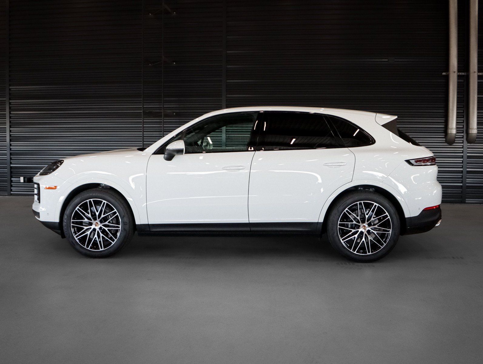 Used 2026 Porsche Cayenne AWD/4WD image 2