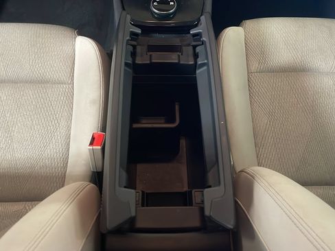 Used 2025 Nissan Rogue SV AWD/4WD image 16