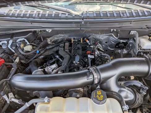 Used 2024 Ford Expedition XLT AWD/4WD image 12