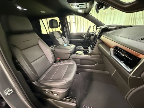 Used 2025 GMC Yukon Denali AWD/4WD image 29