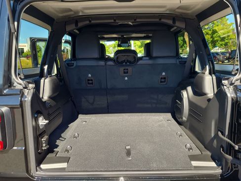 New 2025 Jeep Wrangler Unlimited Rubicon image 27