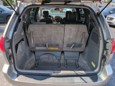 Used 2009 Toyota Sienna FWD image 12