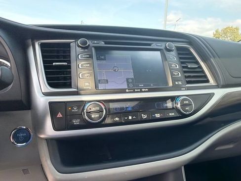 Used 2018 Toyota Highlander Limited AWD/4WD image 27