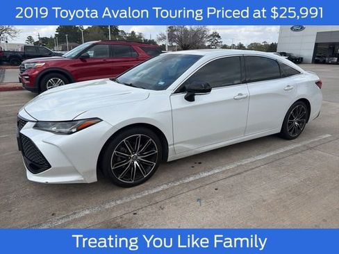 Used 2019 Toyota Avalon Touring image 1
