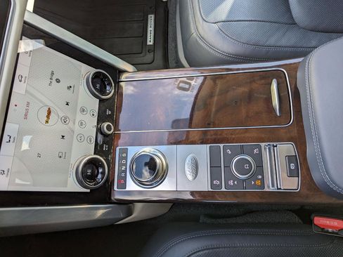 Used 2020 Land Rover Range Rover HSE image 23