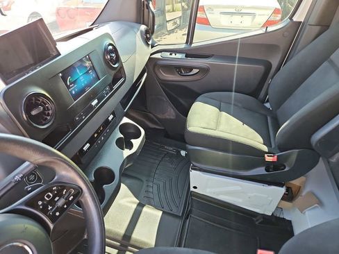 Used 2020 Mercedes-Benz Sprinter 4500 image 17