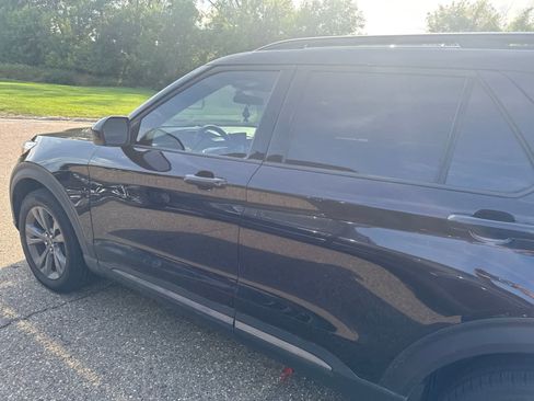 Used 2024 Ford Explorer XLT w/ Equipment Group 202A AWD/4WD image 17
