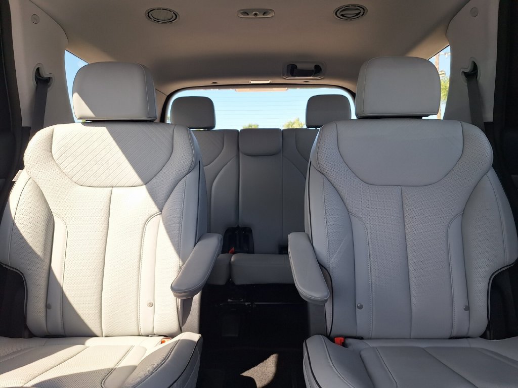 Used 2025 Hyundai Palisade SEL FWD image 26