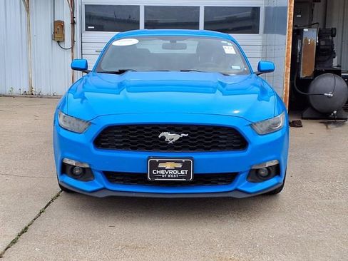 Used 2017 Ford Mustang Coupe RWD image 2