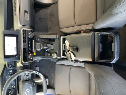 Certified 2025 Toyota Tacoma SR5 AWD/4WD image 15