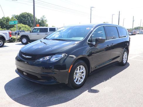 Used 2023 Chrysler Voyager LX FWD image 3