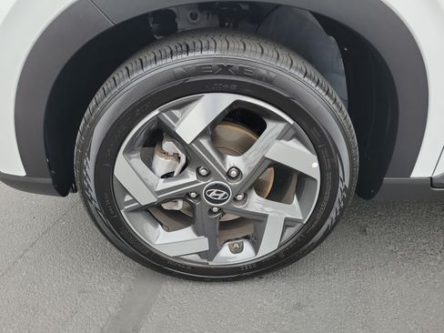 Certified 2026 Hyundai Venue SEL FWD image 32