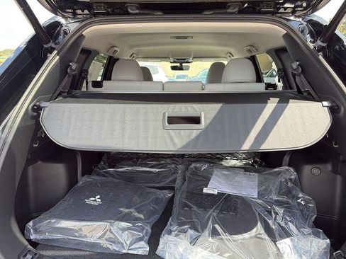 New 2025 Mitsubishi Outlander SE image 12