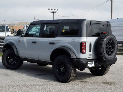 New 2026 Ford Bronco Badlands image 4