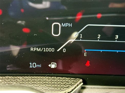 Used 2025 Cadillac Escalade ESV V w/ LPO, ONYX Package image 18