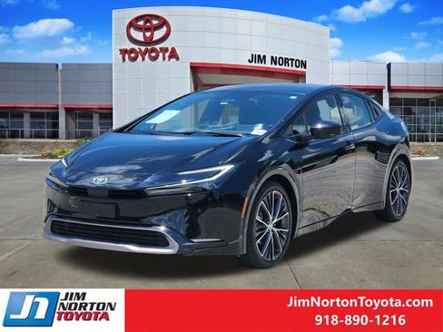 Used 2024 Toyota Prius XLE FWD image 3