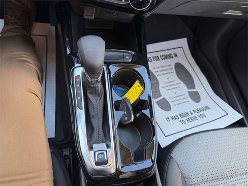 Certified 2024 Chevrolet Trax LT w/ LT Convenience Package image 21