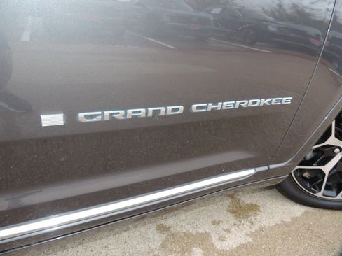 Used 2022 Jeep Grand Cherokee Summit image 20