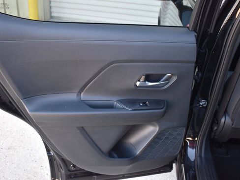 Certified 2025 Nissan Kicks SV image 26