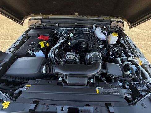 New 2025 Jeep Gladiator Sport image 18