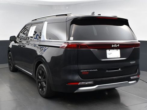 Used 2022 Kia Carnival SX Prestige FWD image 4