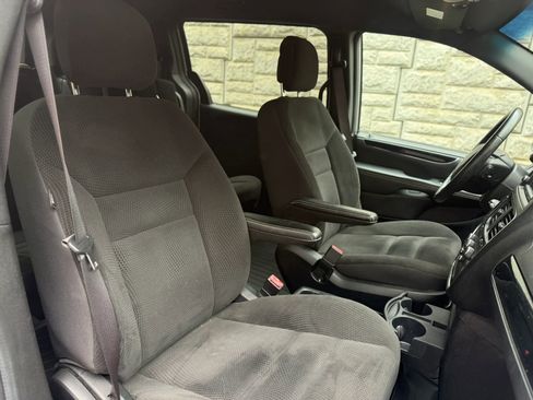 Used 2017 Dodge Grand Caravan SE FWD image 42