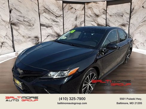 Used 2018 Toyota Camry SE FWD image 1