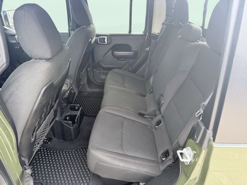 Used 2021 Jeep Gladiator Rubicon w/ Cold Weather Group image 28