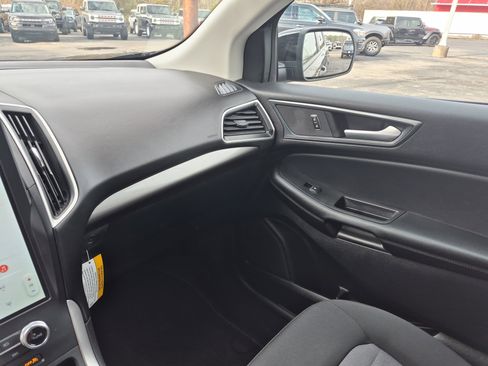 Used 2024 Ford Edge SE w/ Black Appearance Package image 18