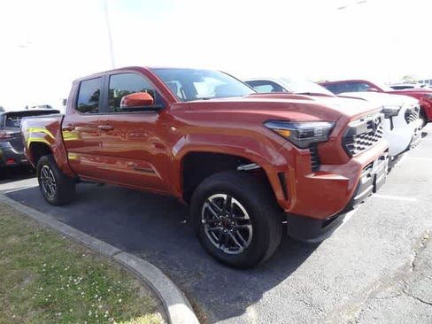 Used 2025 Toyota Tacoma TRD Sport w/ TRD Sport Premium Package AWD/4WD image 4