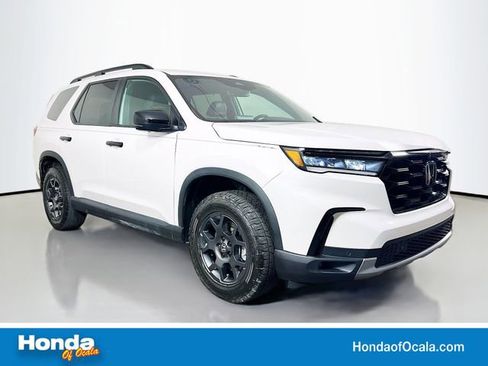 Used 2025 Honda Pilot TrailSport image 1